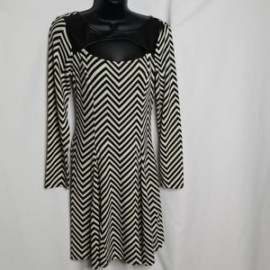 Fire Los Angeles white and black Chevron dress. M